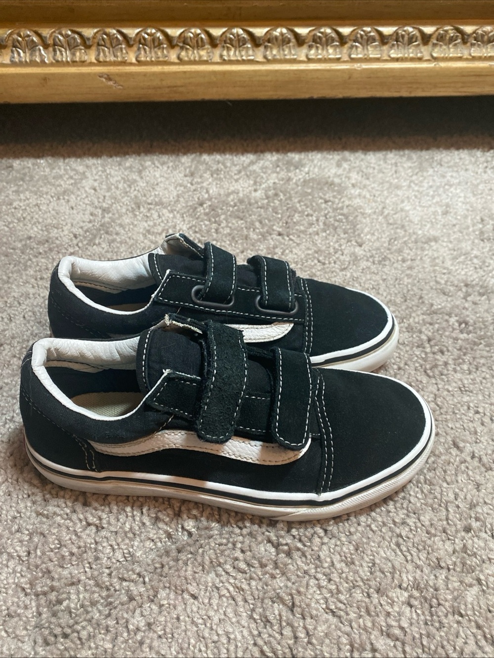 Vans Oldskool V low Kids Black and White Skate Sneakers with Dual Velcro Straps